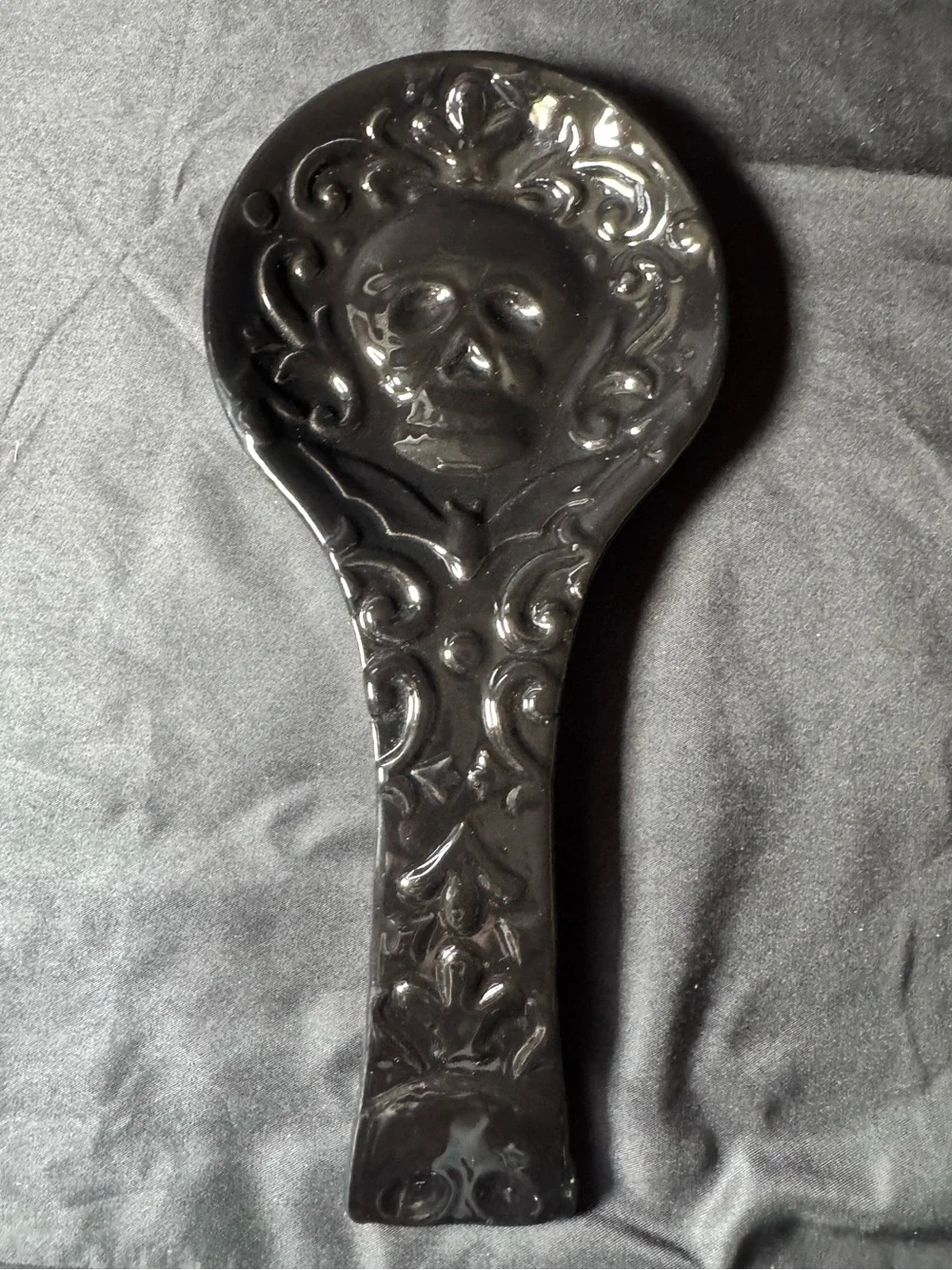 NWOT Salem St. Ceramic Halloween Black Skull Spoon Rest